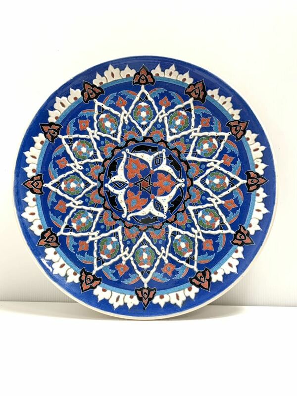 飾り皿　ヨーロッパ壁掛け　ハンドメイド　陶器　●