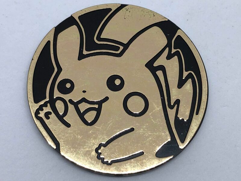 【複数同梱送料一律】 ポケモンカード 海外 コイン ピカチュウ 手上げ ゴールド 金 スレあり