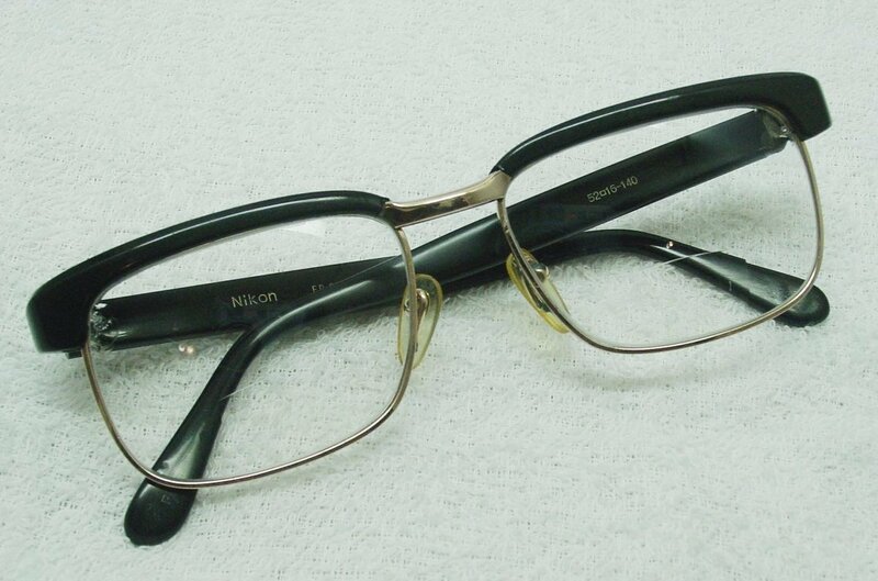 ◆９８【Ｔ・Ｂ】NIKOｎ（ニコン）・ヴィンテージ 眼鏡 ・黒セル・金ぶちメガネフレーム