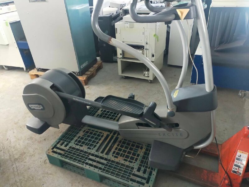 ■テクノジムTechnogym crosstrainer Synchro EXC 700 IP　トレーニングマシン★4台入荷　値段交渉OK現品確認OK【B0720Z1BH】