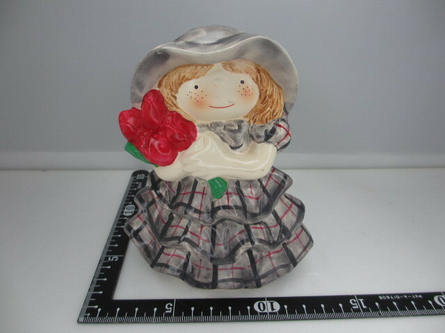インテリア　かわいい女の子　陶器製　お人形　１人