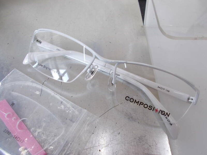 コンポジション COMPOSITION 眼鏡フレーム 2392-02 ナイロールデザイン お洒落な白 超弾性樹脂素材 テンプル