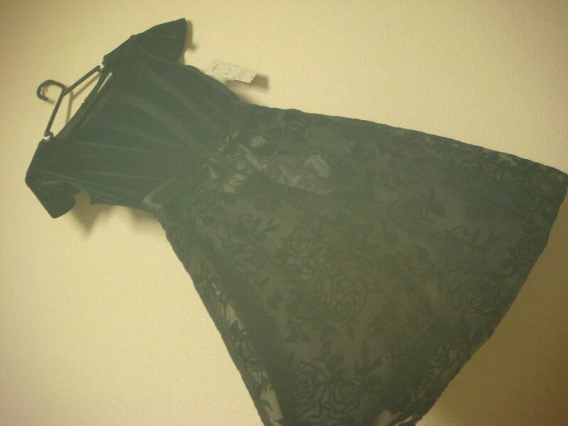 薔薇×ベロア生地　おリボン付き　切り替え　ワンピース　黒　タグ付き未使用　新品　二次会ドレス