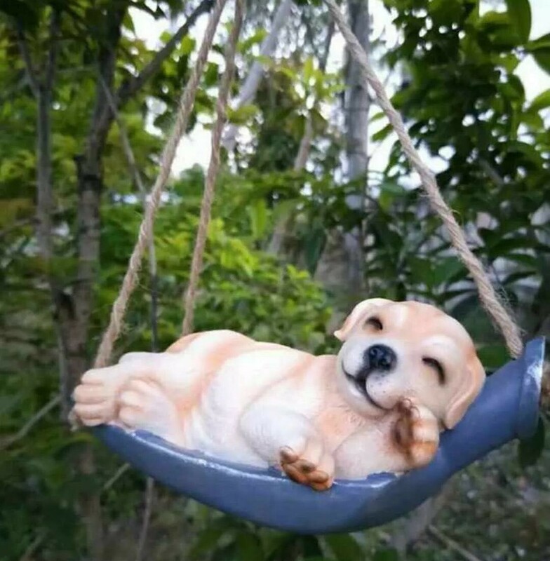 ガーデンオブジェ 吊り下げオーナメント ブランコで寝る森の動物 カントリー風 (犬)