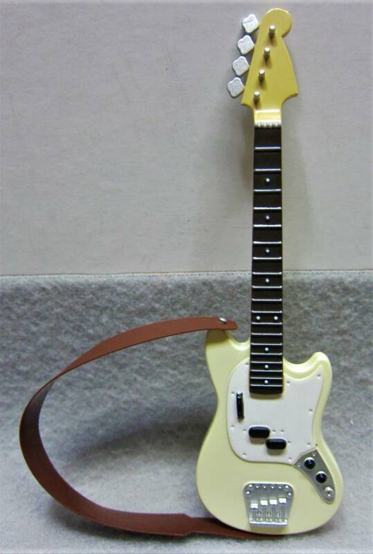 BECKギターコレクション第1弾★ムスタング・ベースtype 平モデル+ストラップ★中古品★メディアファクトリー2008