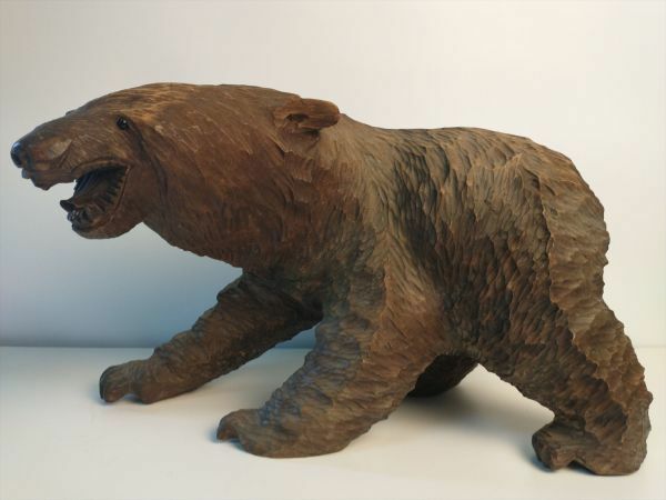 木彫りの熊　オブジェ　置物　幅43ｃｍ　高さ24ｃｍ　彫刻 (22_50308_14)