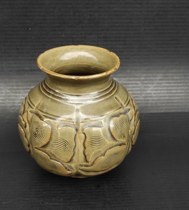 中国 唐物 古瓷 時代物 青瓷 宋代耀州花卉紋青瓷罐