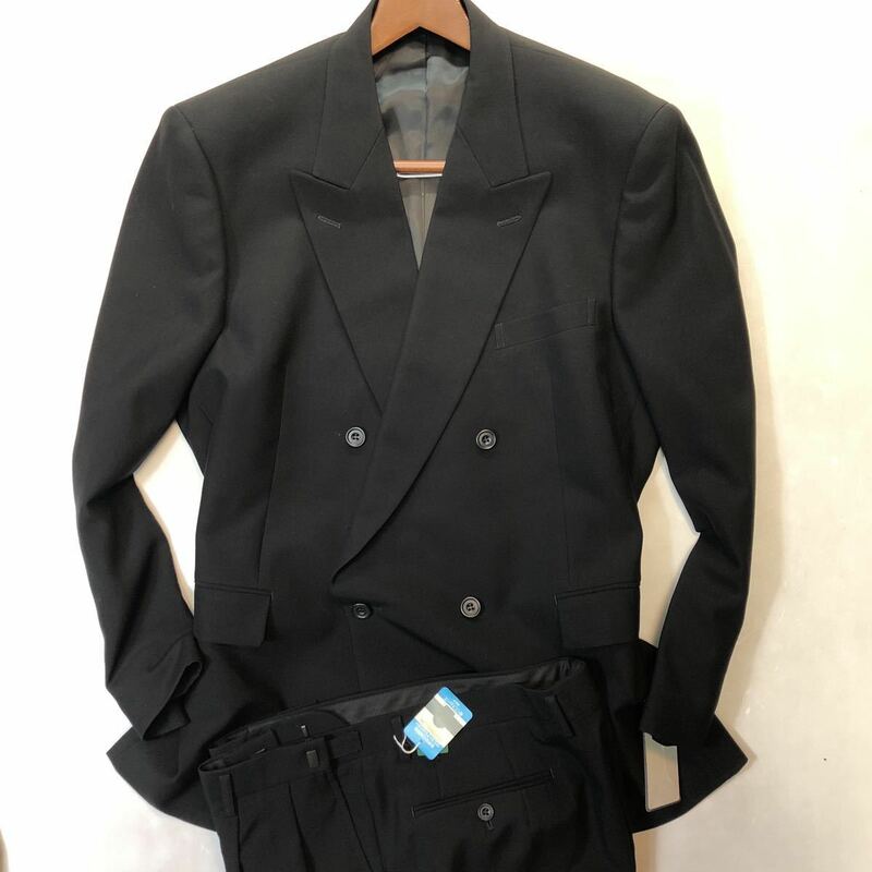 新品タグ付き　礼服ブラックフォーマル 4Bダブルスーツ 漆黒　サイズAB8 ノーベンツ背抜き　2タック　アジャスター付き　ウール99.5%