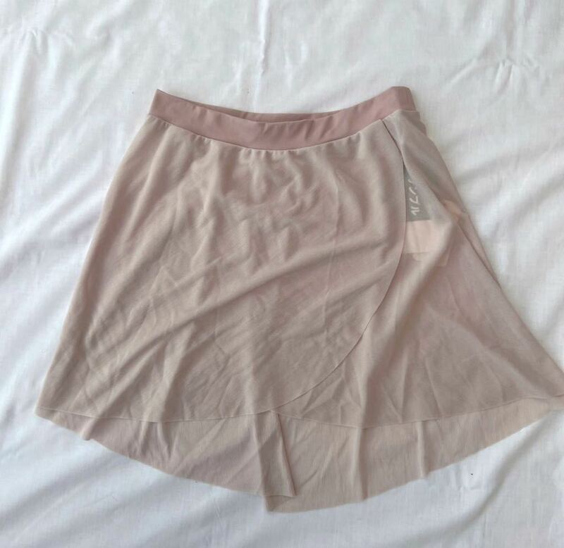 新品 チャコット★シンプル綺麗なBasicシリーズのスカート M ベージュピンク バレエChacott