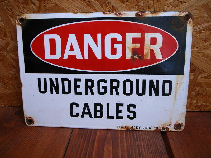 ★ USA　ビンテージ　コレクティブル　オリジナル　DANGER UNDERGＲOUND CABLES ニューヨーク市の警告看板 SIGN ホーロー製 ★