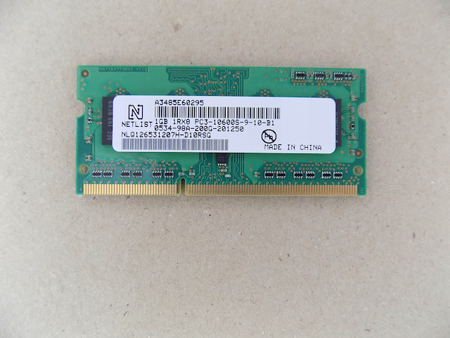NETLIST 1GB 1Rx8 PC3-10600S DDR3-1333 ノートメモリ