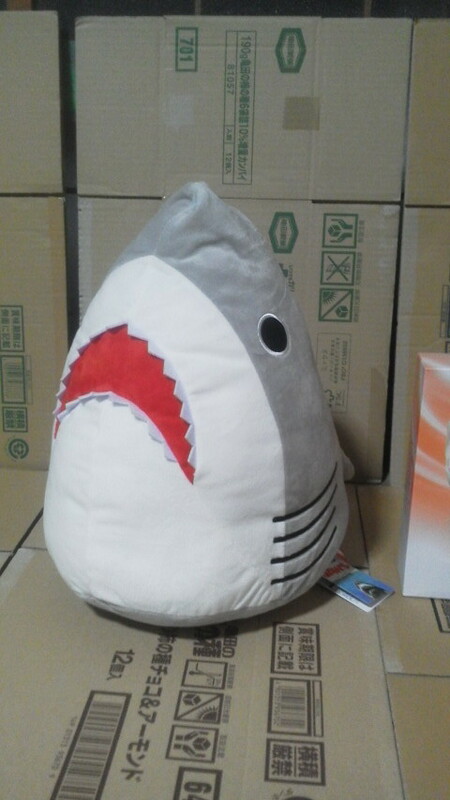 JAWS プレミアムフェイスクッション ジョーズ 約(H)40×(W)30cm サメ シャーク おもしろ びっくり 送料510円