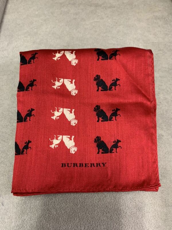 BURBERRY バーバリーハンカチ 犬柄（赤）(60サイズ)