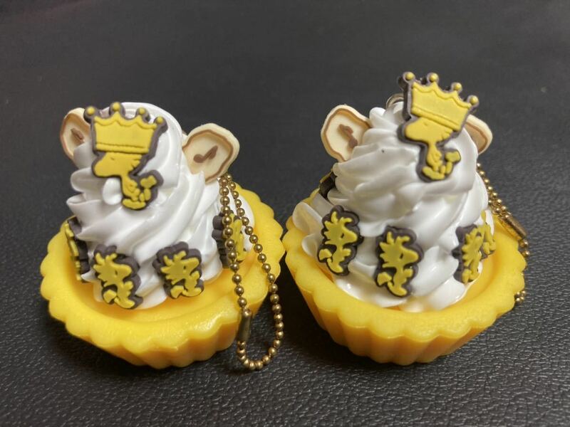 k 新品 ユニバ スヌーピー SNOOPY グッズ お菓子 ケーキ キーホルダー ウッドストック 2点セット