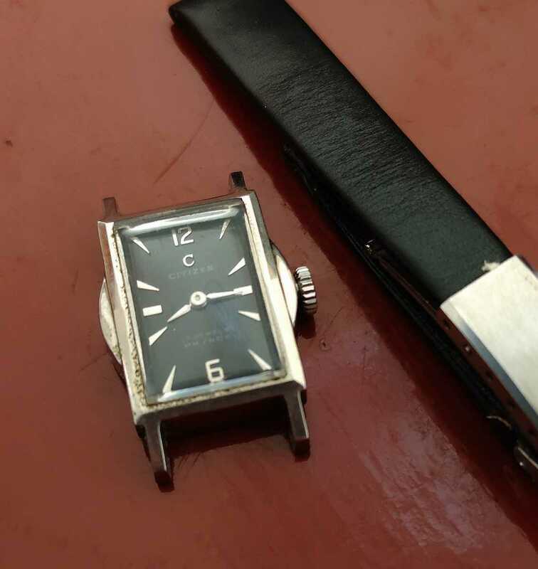 可動品 手巻き レディース腕時計 シチズン17石 文字盤サイズ2x1.5cm ベルトの留ピンなし 時刻は比較的正確です。