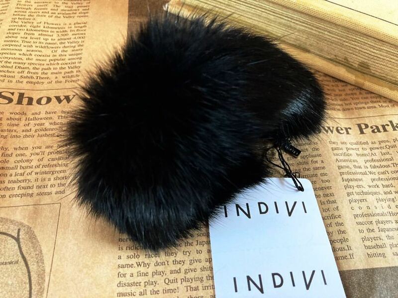 未使用 INDIVI インディビ 上品 ラビットファー ブレスレット 黒 バングル フォーマル アクセサリー rabbit fur bracelet accessory 新品 C