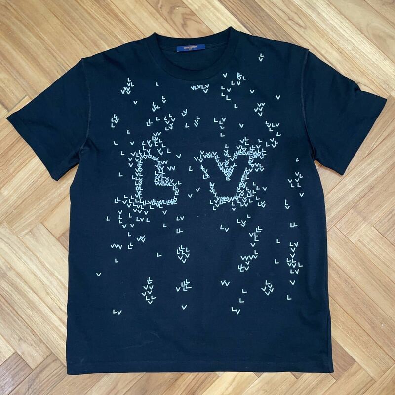ルイヴィトン　LVスプレッドエンブロイダリーTシャツ　サイズL 一度短時間着用　クリーニング済　黒　半袖Tシャツ