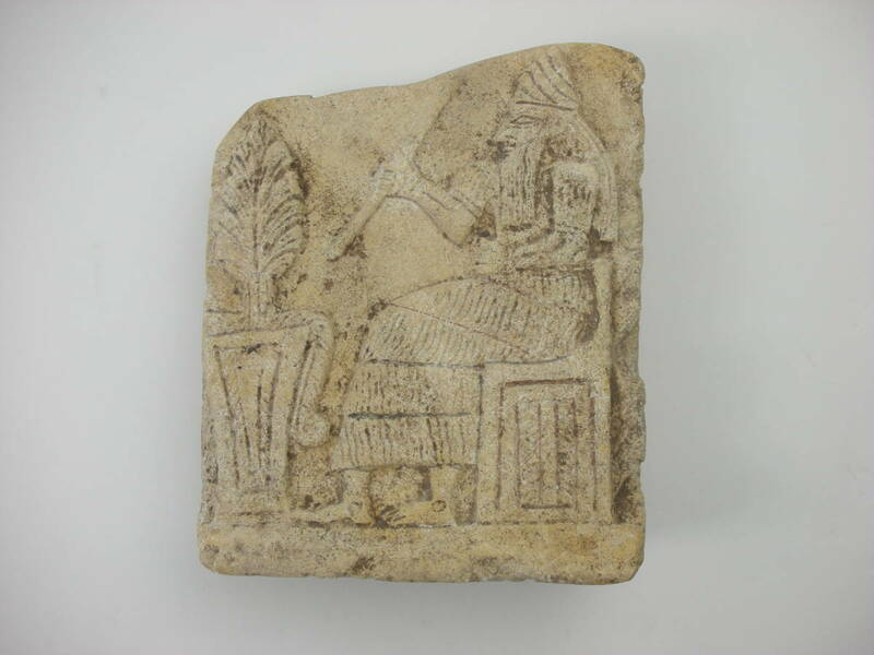 古代　メソポタミア文明　シュメール　バビロニア　アッシリア王を描いた石の断片（14.0cm×11.0cm）765g★古代遺跡　発掘品　