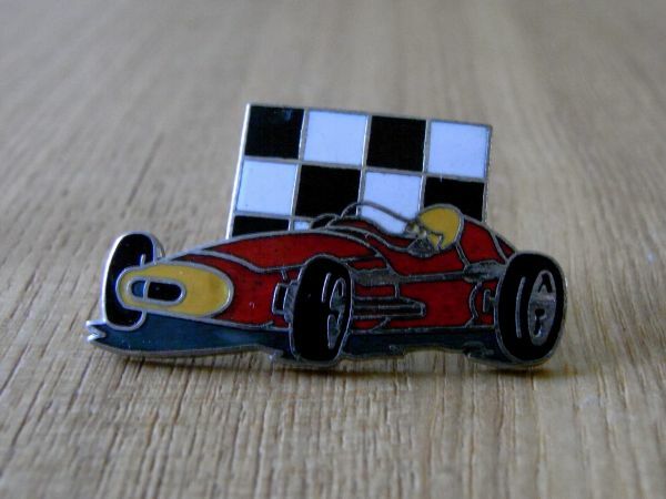 古いピンバッジ：レーシンングカー F1 チェッカー 車 ピンズ #X03