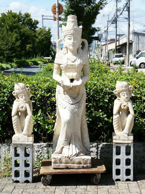◆【引取限定】3体セット! インドネシア バリ島 女性像 噴水 高さ151cm バリニーズカップル ストーンカービング 庭石 オブジェ