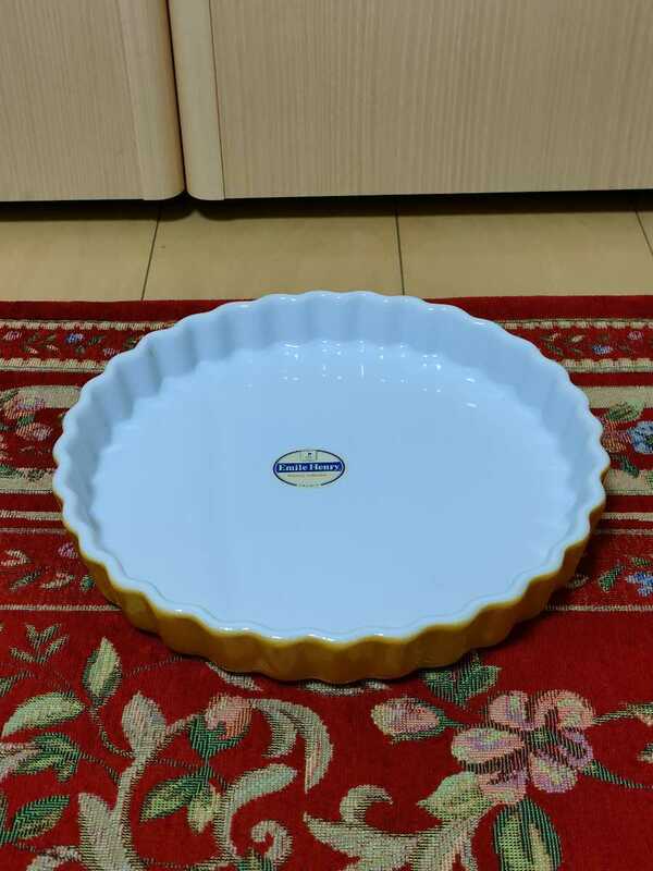 【新品】Emile Henry グラタン皿 パイ皿 イエロー 直径24.5cm