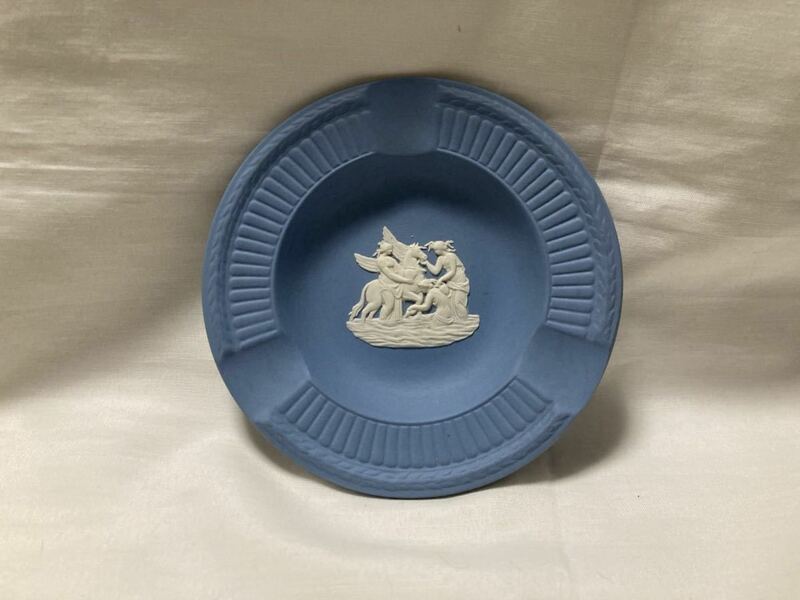 美品箱なし　WEDG WOODウェッジウッド 灰皿（サイズ直径（約）11、5cm）ブルー