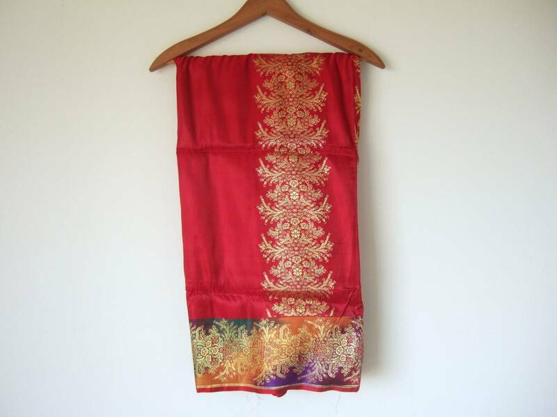 本場 サリー 5.8m 絹 シルク SILK 豪華 刺繍 ネパール NEPAL ウエディング 衣装 舞台 六甲サリース vintage インテリア 布 sari saree