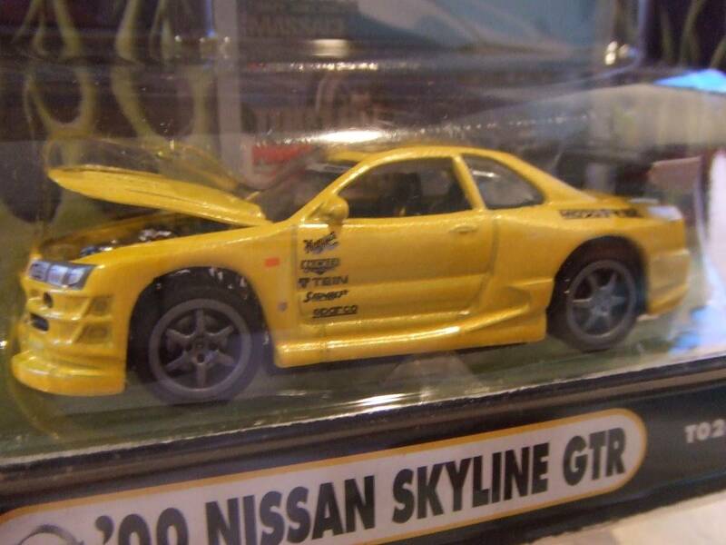 マッスルマシーン スカイライン GT-R R34　イエロー