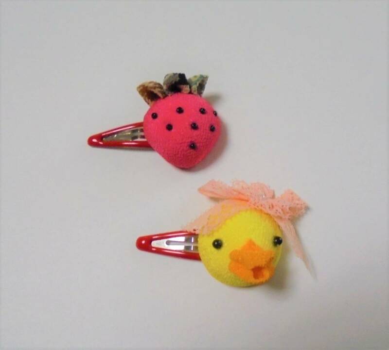 ♪　ハンドメイド　つまみ細工　かわいい　いちご ・ひよこ　パッチン留め 2個セット　一越ちりめん