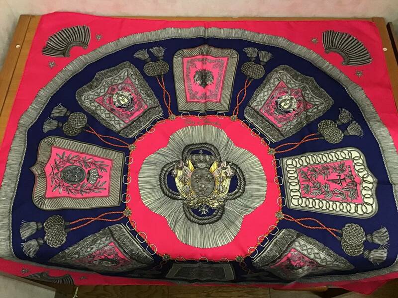 HERMES エルメス カレ 90 大判スカーフ サーベル装飾 シルク100％ ピンク ネイビー ファッション小物 服飾小物_