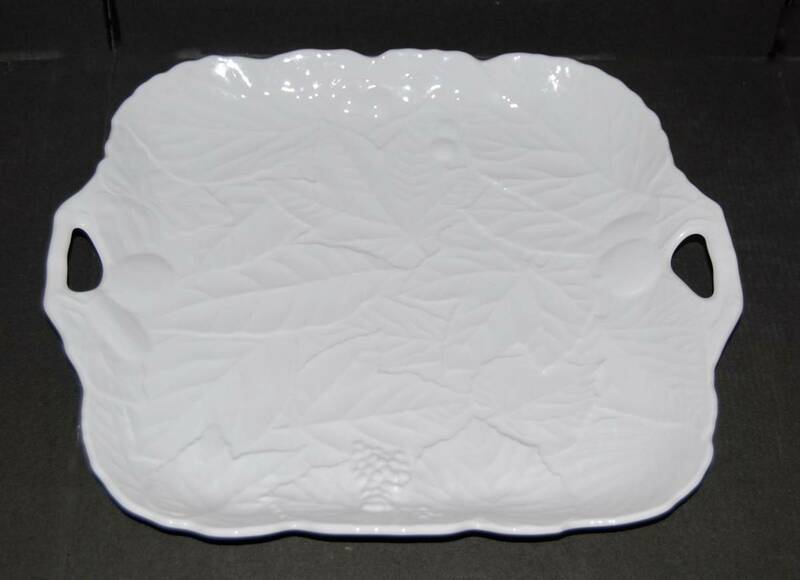 ●ナルミ 純白盛り皿 NARUMI 未使用家庭保管品