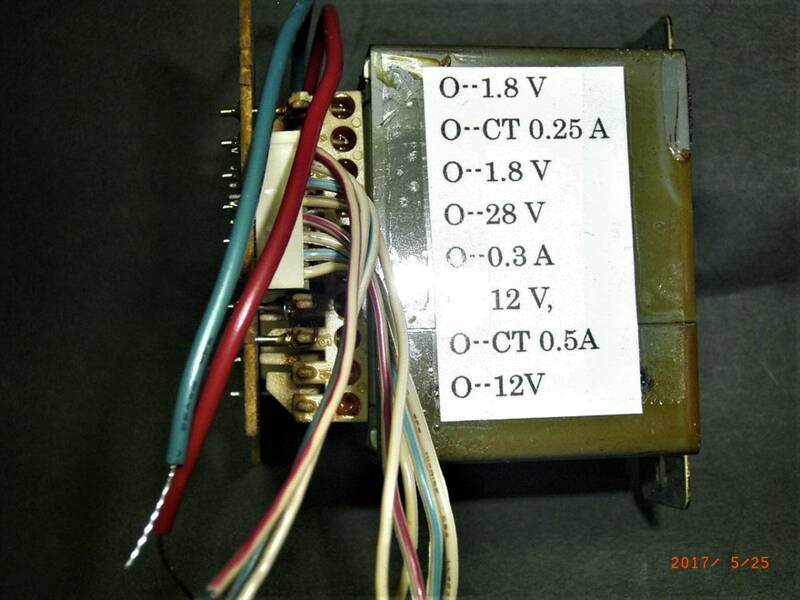 小型電源変圧器　１.８VX2/０,２５A、１２VX2/０,３A、２８V/０,３A