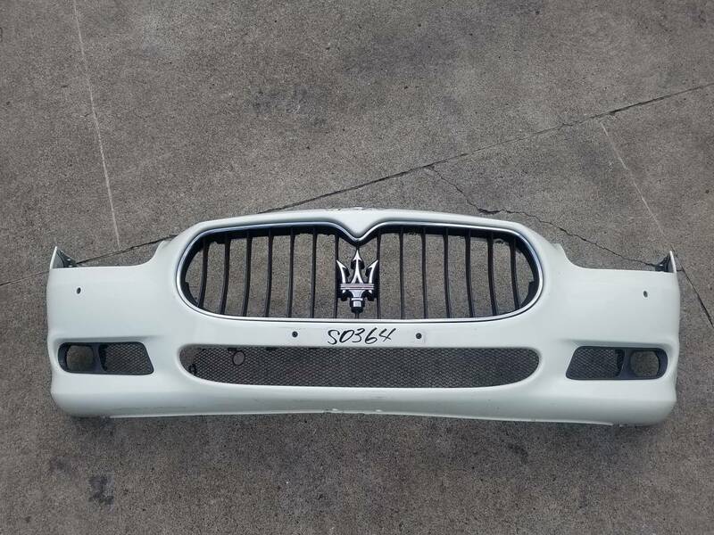 Maserati マセラティ クアトロポルテ スポーツGT 純正 フロントバンパー 白系 ※品番確認出来ず　S0364 