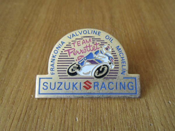 古いピンバッジ：ビンテージ スズキ レーシング チーム SUZUKI バイク オートバイ 車 ピンズ #K