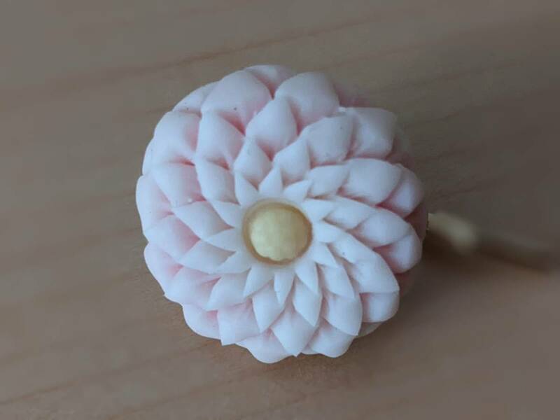 ハンドメイド ポニーフック　和菓子　フェイクスイーツ　菊　上生菓子