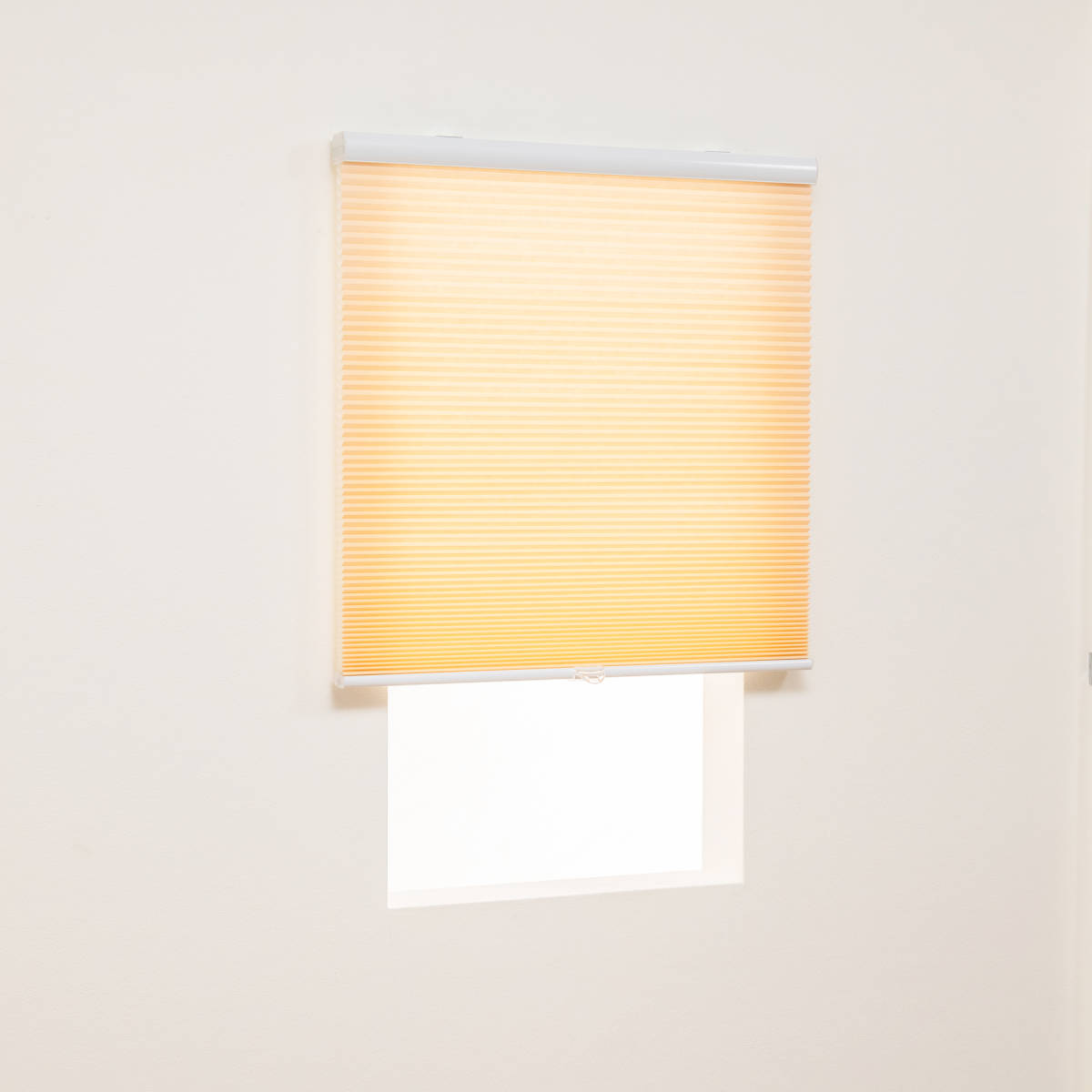 ★小窓におすすめ★幅65cm 丈95cm★保温性に優れたハニカムシェード コードレスだから安全で簡単操作 レールへの取付可能 パステルオレンジ