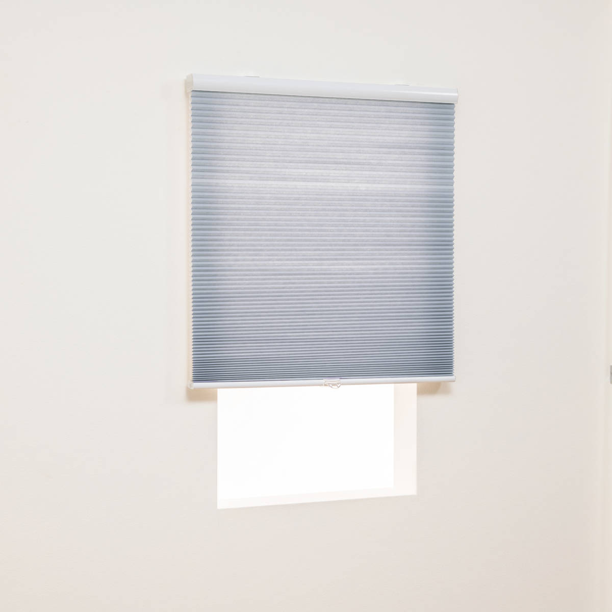 ★小窓におすすめ★幅65cm 丈95cm★保温性に優れたハニカムシェード コードレスだから安全で簡単操作 レールへの取付可能 バイオレット