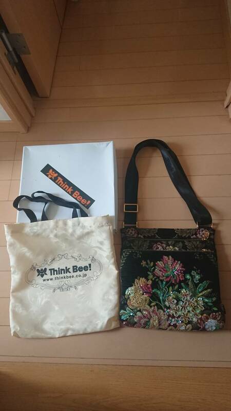 未使用(美品)☆Think Bee!ショルダーバッグ(袋&箱付き)フラワー/ビーズ/黒/オシャレ/ファッション/可愛い/ハチ/バッグ/鞄/ブランド/大人気