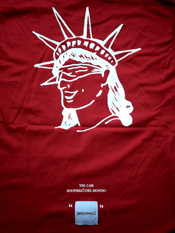 ラスト1 NY購入/RED/XL/YES.I AM''CAMPIONE''DEL MONDO Short Sleeve T-Shirts/上質コットン Tシャツ