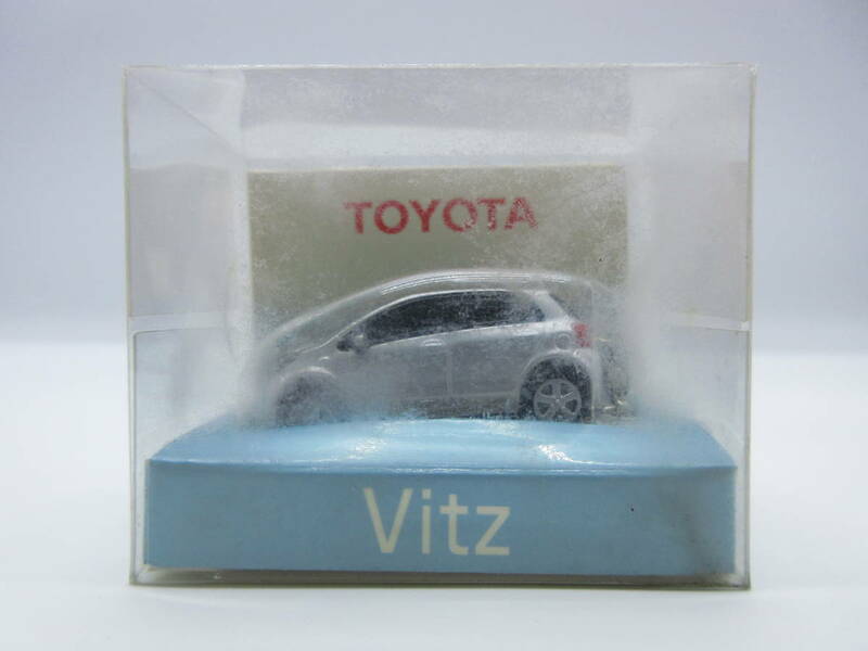 トヨタ 2代目ヴィッツ Vitz 非売品 LED ミニカー キーホルダー　シルバーマイカメタリック