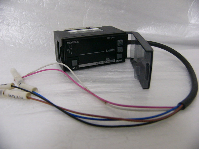 ★中古★ KEYENCE アンプ分離型 気体用流量センサアンプ FD-V40