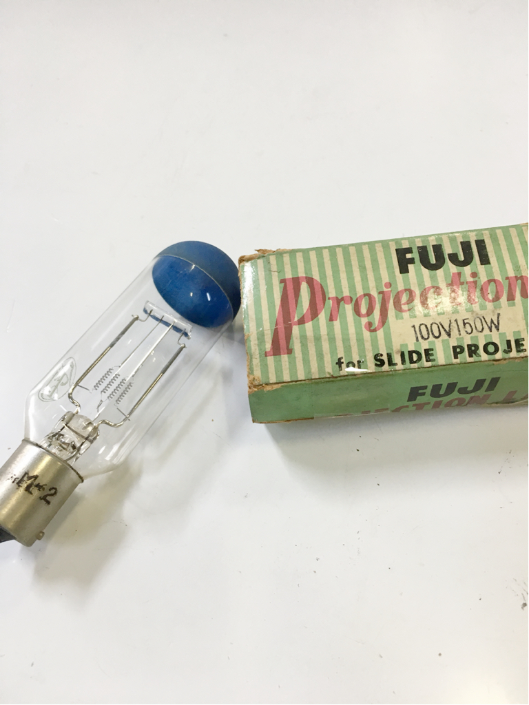 0914N☆ FUJIFILM Projector lamp 100V-150W FOR SLIDE PROJECTER ♪配送方法=ヤフネコ宅急便サイズ60cm or 定形外郵便340円♪