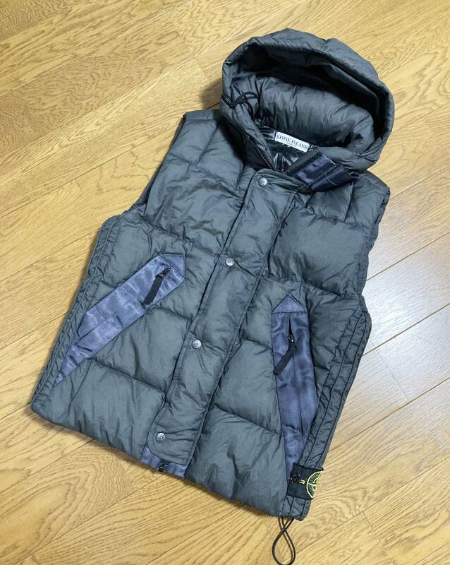 美品☆[STONE ISLAND] 製品加工 ガーメントダイ ワッペン ダウンベスト S グレー 7689052 ストーンアイランド