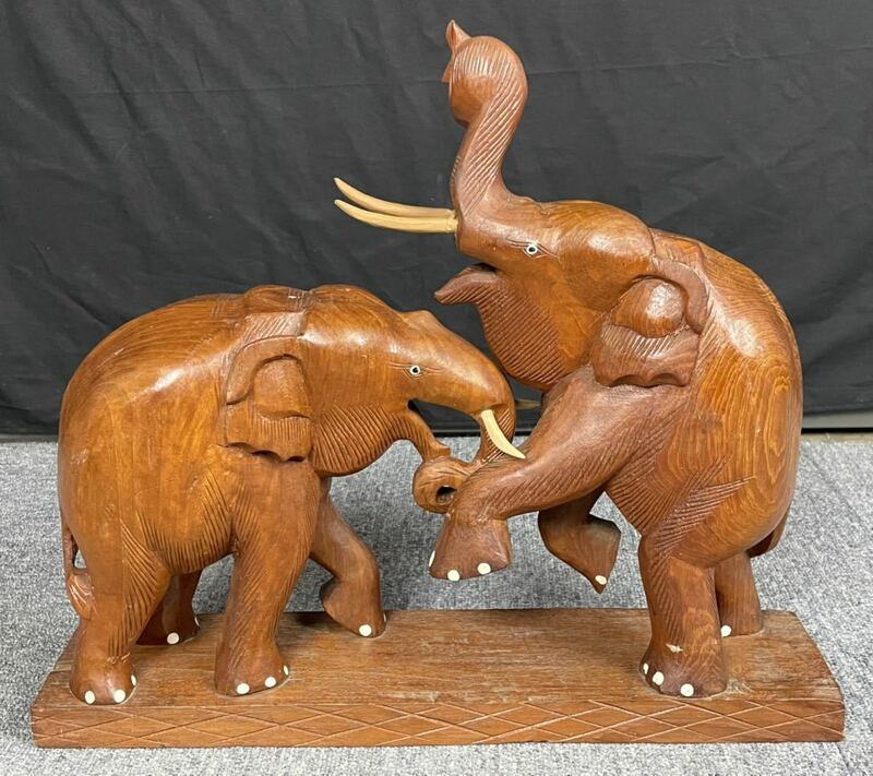 真89 木彫り　象　ゾウ　置物　置き物　彫刻　民芸品　工芸品　木工　木製