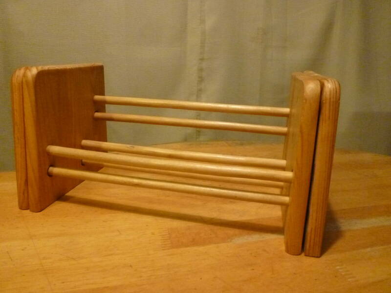 木製のスライド式本棚