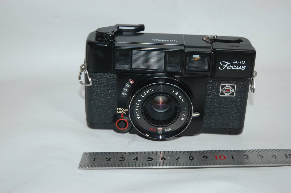 ヤシカ　フラシュの付いたカメラ　　　　　　　　　　　キ81