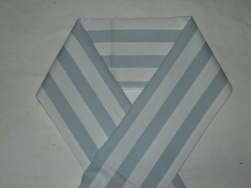 木綿の半衿、１，５ｃｍ巾のストライプ、白とブルーグレー