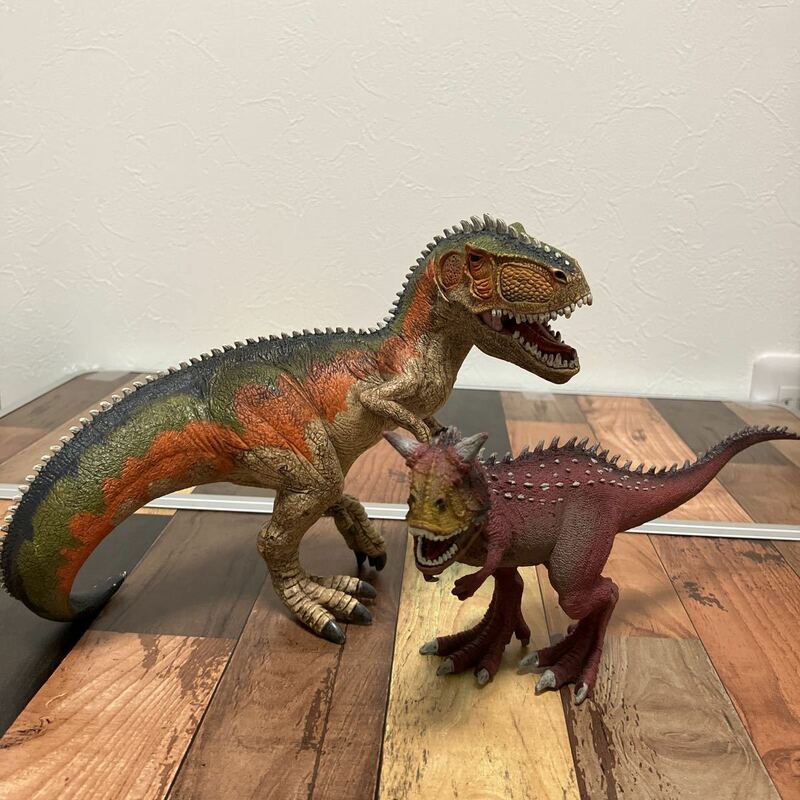 Schleich シュライヒ　恐竜フィギュア　ギガノトサウルス　カルノタウルス　２体セット　ジュラシックパーク