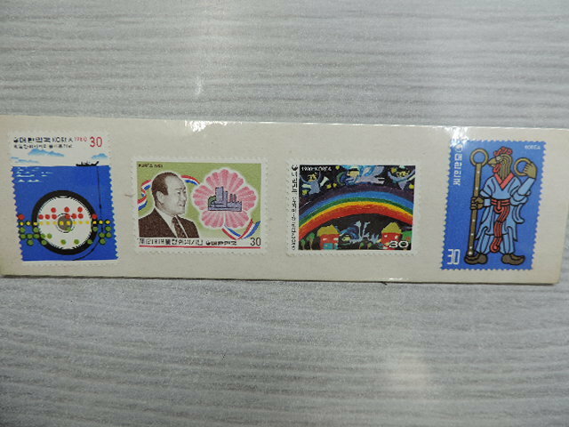 １円スタート　　★韓国切手　　ＫＯＲＥＡ★　　４枚　　新品・未使用