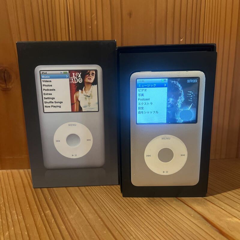 Apple iPod classic SILVER 160GB 箱付き シリコンケース付き　アップル　アイポッド　クラシック シルバー　箱付き